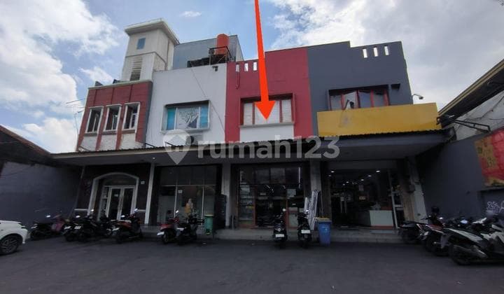 Disewakan Ruko Strategis Parkiran Luas - Radio Dalam