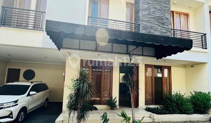 3-Storey House with Pool Ready to Occupy in Prime Location