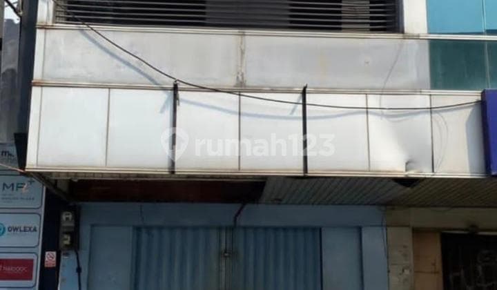 Disewakan Ruko Strategis di Jalan Boulevard Raya