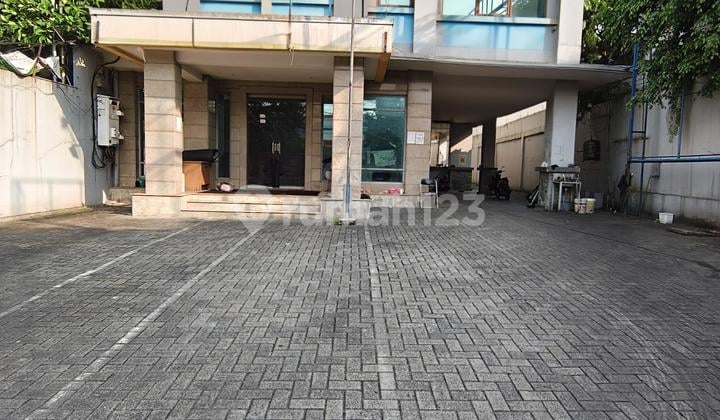 Dijual Gedung Strategis 4 Lantai Di Salemba