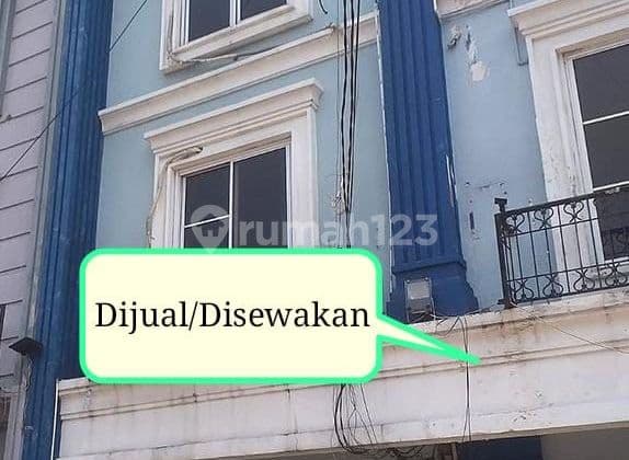 Ruko Strategis Dekat Stasiun Ka Tebet Lahan Parkir Luas