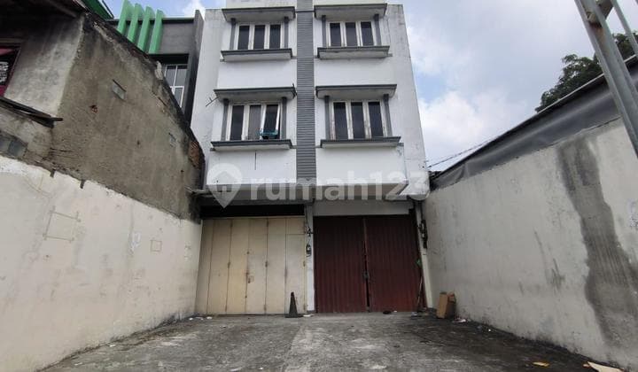 Strategic Adjoining Shophouse 3.5 Floors, Suitable for Business & Office.