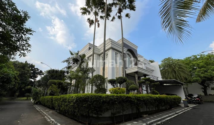 Rumah Mewah Fully Furnish dengan Kolam Renang di Bintaro Sektor 9 - Harga Nego!