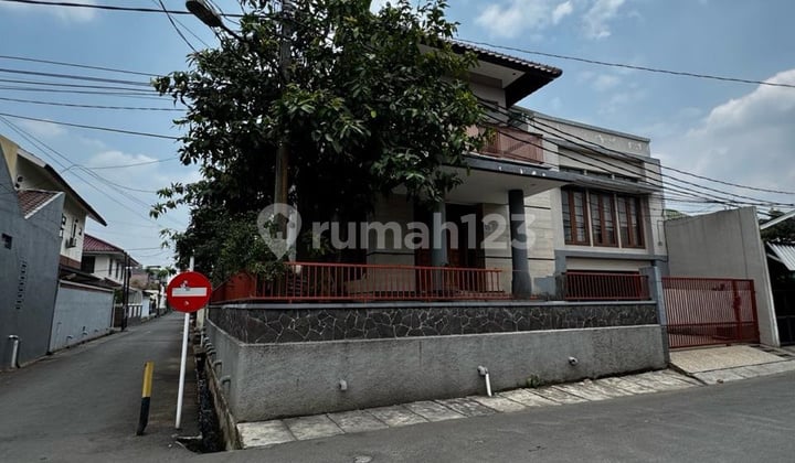 Rumah 2 Lantai Bangunan Kokoh, Siap Huni di Komplek Legoso Ciputat