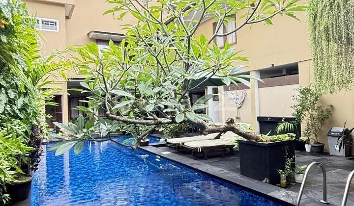 Rumah Mewah Modern dan Siap Huni dengan Kolam Renang Pribadi di Bintaro Sektor 3