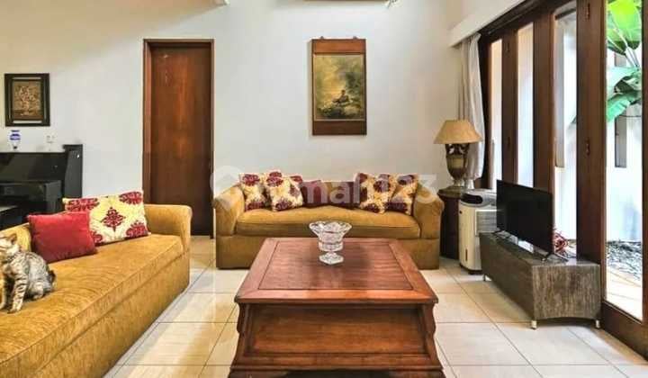 Rumah Cantik dengan Taman Depan di Bintaro Pesanggrahan