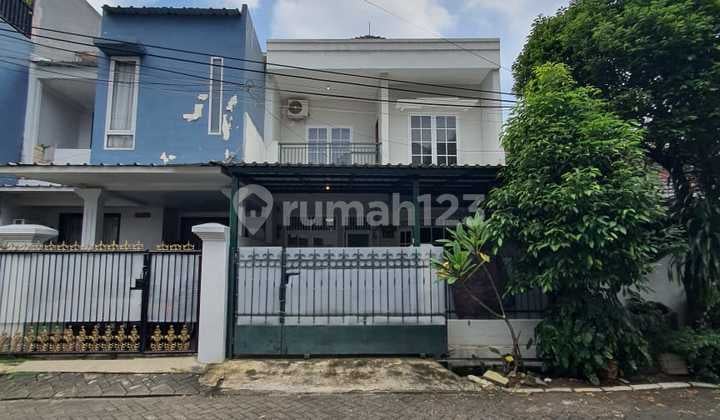 Ready-to-Occupy Home with Comfortable and Serene Living in Bintaro Jaya.