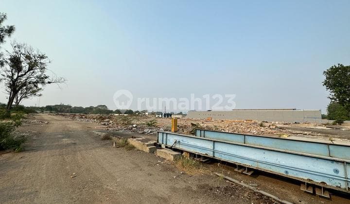 Lahan Kosong di Pinggir Jalan Utama Daan Mogot