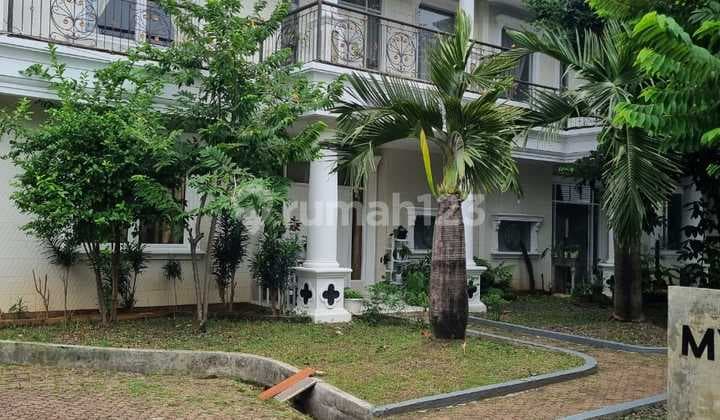 Rumah Tua Pinggir Jalan di Lebak Bulus, Jakarta Selatan