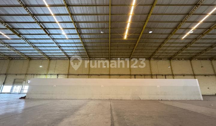 DISEWAKAN Lahan + Bangunan Lokasi Pinggir Jalan Raya Propinsi Lemah Abang, Cikarang, Bekasi Jawa Barat