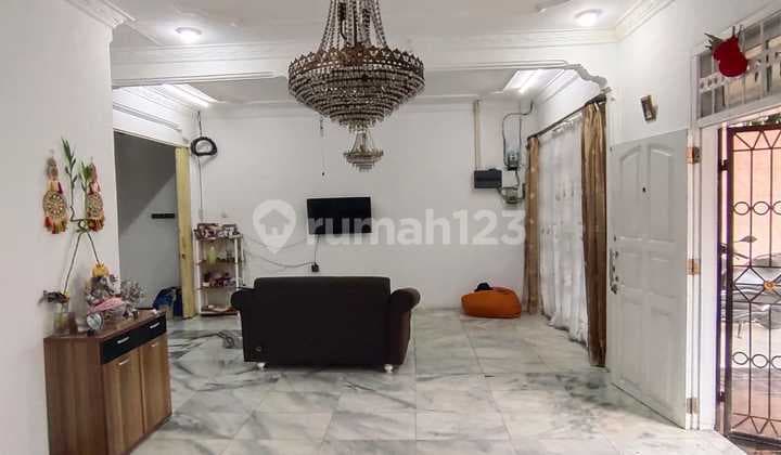 Dijual Cepat Rumah Mewah Siap Huni di Jalan Sentul Pasar Baru Jakarta Pusat