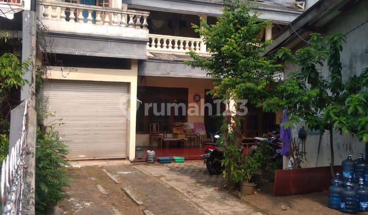 selangkah ke halte busway jatipadang, SMAN 28 dan pusat perbelanjaan The Park Pasar Minggu