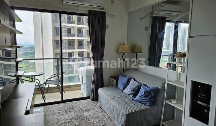 Fully Furnished, Hadap Kolam Renang