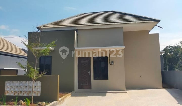 Rumah Bonus Kolam Renang Lingkungan Islami Di Gunung Pati