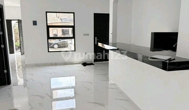 Rumah Modern di Komplek Setiabudi Regency