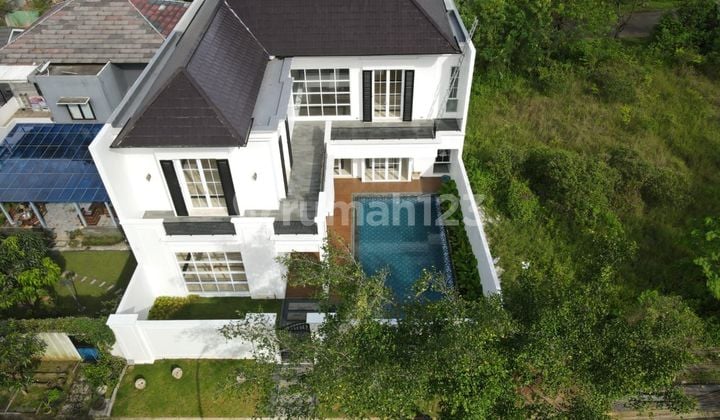 Rumah Super Mewah Dan Elit, Terdapat Lift Dan Kolam Renang