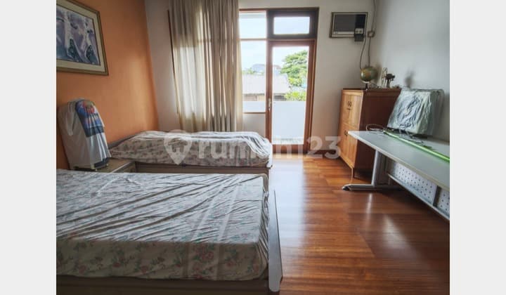 Rumah Puri Indah Blok B, Lt 327 M2, SHM, 3 BR Hrg 9 Milyar