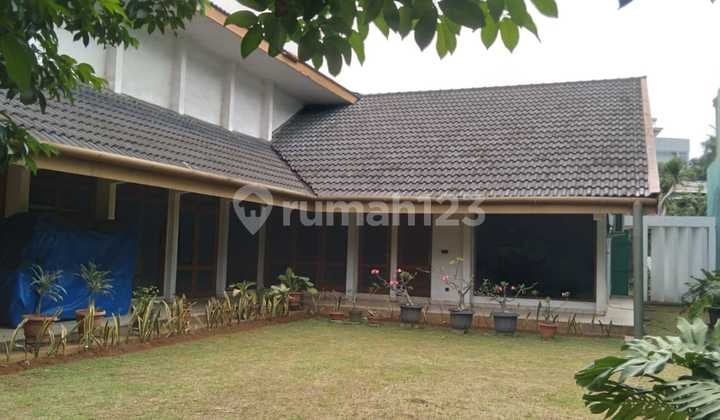 Rumah Area Komersial di Bawah Pasara kelapa dua Jakarta barat