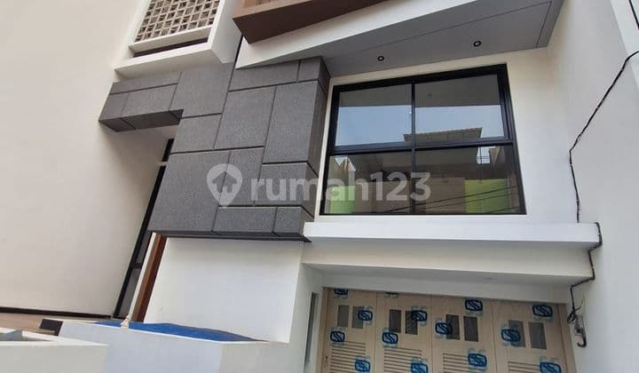 RUMAH BARU 2 1/2 Lantai Kav Polri Jelambar JakBar