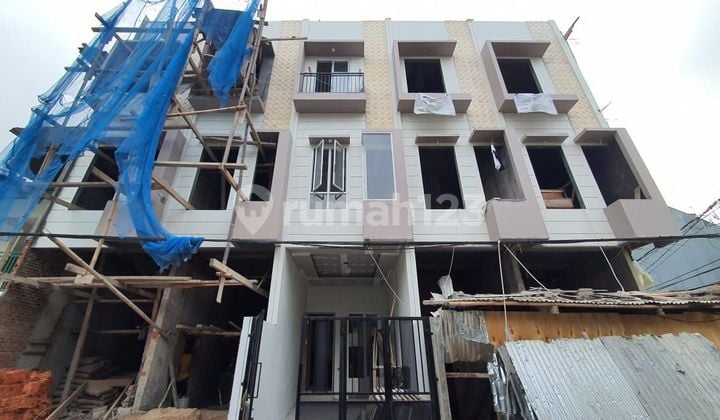 RUMAH BARU MINIMALIS TAMAN RATU JAKARTA BARAT