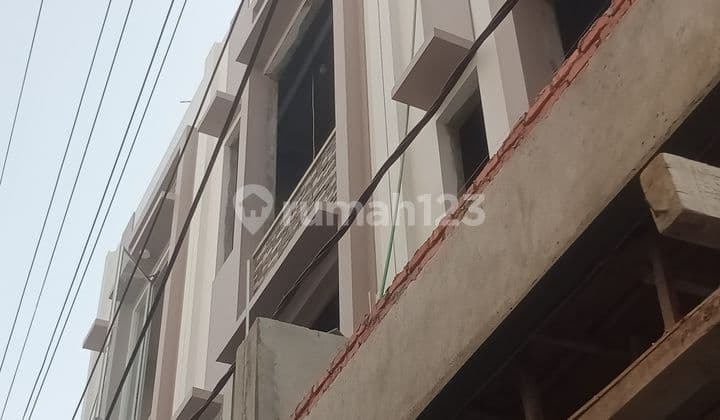 New House 3 3/4 Floors Tanjung Duren Barat Residence