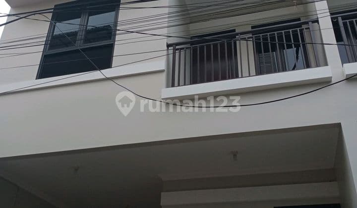 Rumah Baru 3 LT Minimalis Tanjung Duren Jakarta Barat