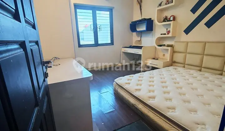 3-Story House Flood-Free Eligible Kepa Duri West Jakarta