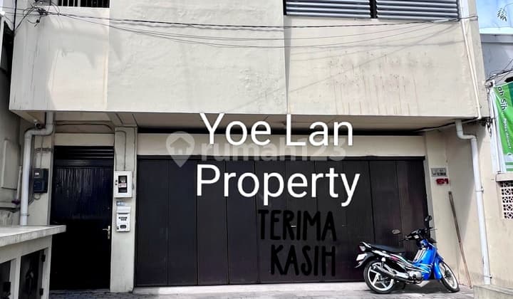 Rent Commercial Space in Karanganyar, Central Semarang, Busy and Strategic Location.