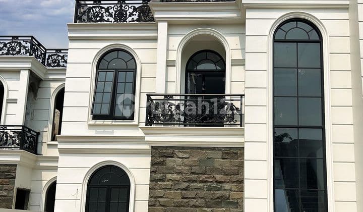 Large Land Area House in Cibubur 7 Minutes to LRT Toll Road