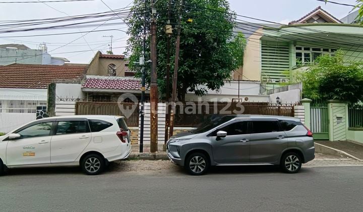 Dijual Cepat Rumah Murah dengan Lokasi Strategis di Tanjung Duren Selatan
