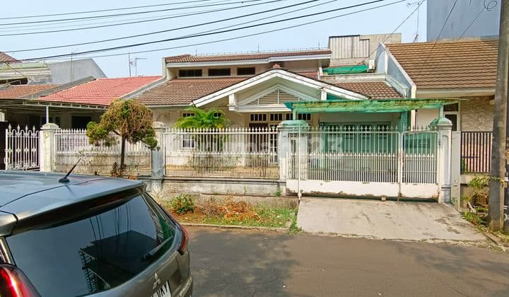 For Sale Fast House in Puri Indah in a Strategic Cluster