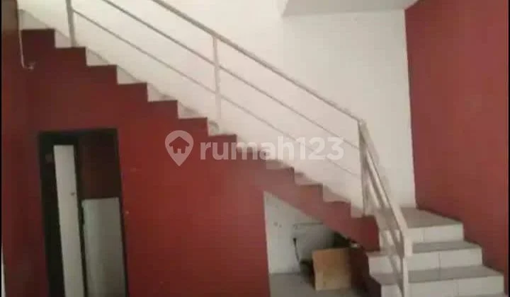 Ruko 3 lantai, siap pakai, dekat Transmart