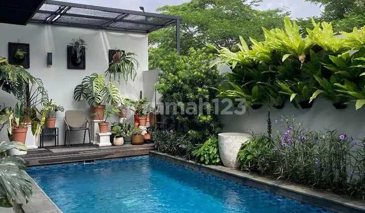 RUMAH MODERN TROPICAL MINIMALIS KAVLING DI LEBAK BULUS DENGAN FULL FURNISHED