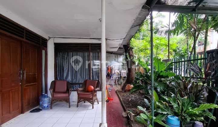 HOUSE NEEDS RENOVATION IN KEBAYORAN BARU