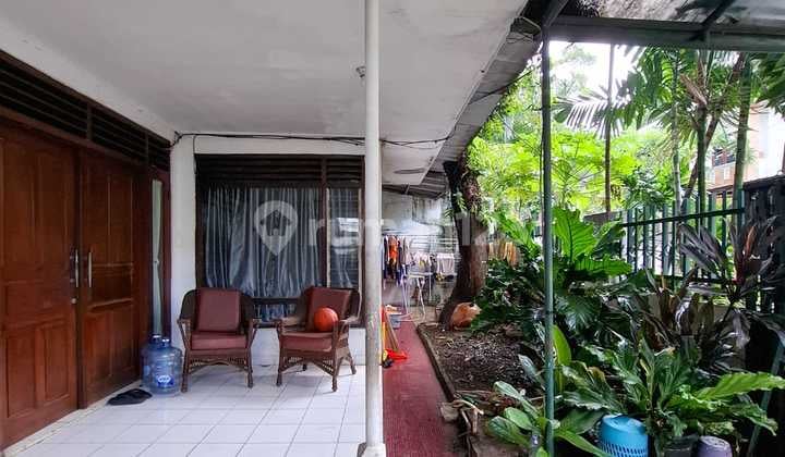 RUMAH BUTUH RENOV DI KEBAYORAN BARU