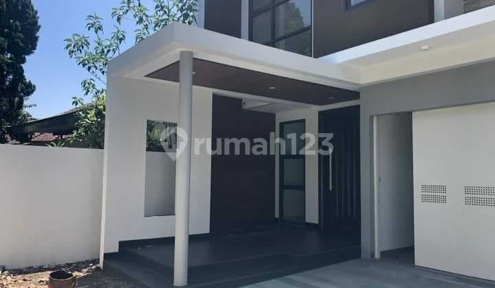 Dijual Rumah 2 Lantai Nyaman Terawat Asri Siap Huni Lokasi di Lengkong Bandung