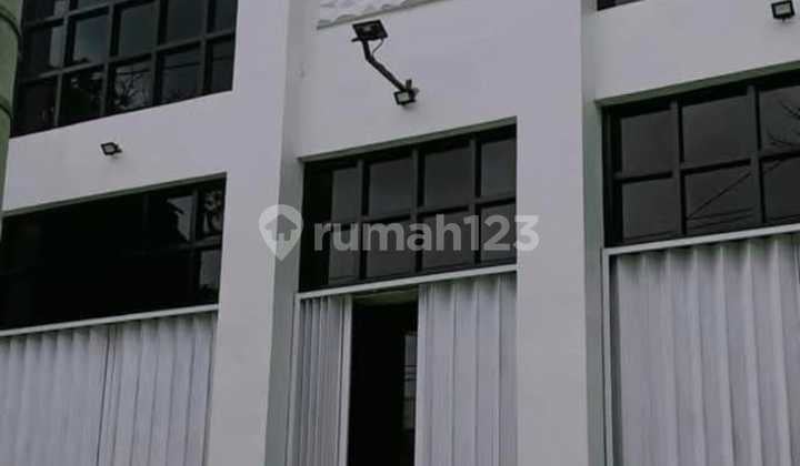 Dijual Ruko 3 Lantai Siap Pakai Cocok untuk Usaha Lokasi Strategis di Pertigaan Ciluncat Soreang