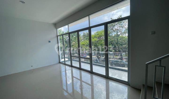 RUKO BARU 3 LANTAI SIAP PAKAI LOKASI SATRATEGIS DI SURAPATI BANDUNG