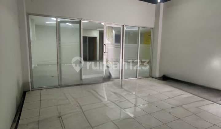 Disewakan Ruko 3 Lantai Siap Pakai Cocok untuk Usaha Lokasi di Mainroad Jalan Peta Bandung