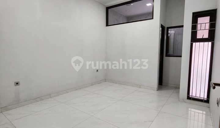 Rumah Nyaman Siap Huni Modern Semi Minimalis Lokasi di Sayap Sudirman Bandung