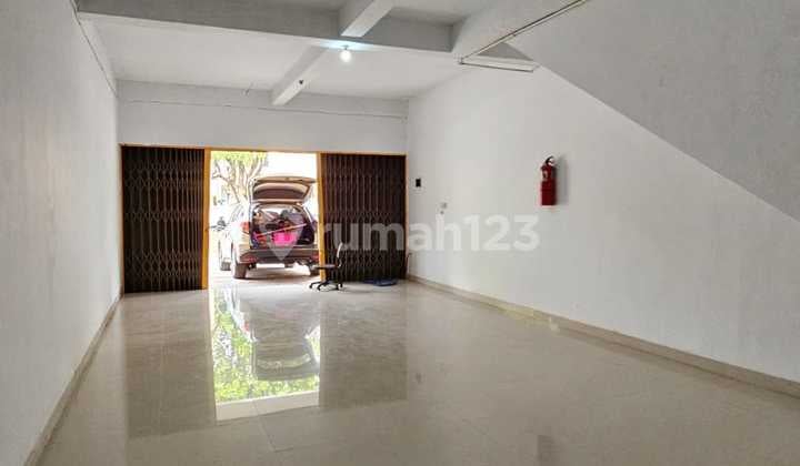 RUKO 2 LANTAI COCOKUNTUK USAHA SIAP PAKAI LOKASI STRATEGIS DI PERUMAHAN TAMAN KOPO INDAH 2 BANDUNG