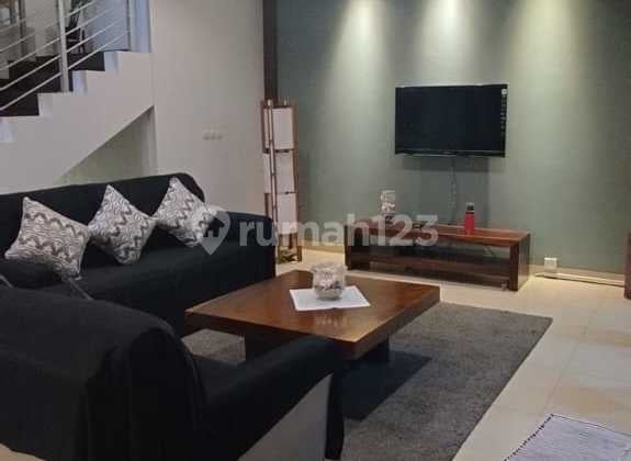 RUMAH BESAR LUX 3 LANTAI SIAP HUNI TERAWAT NYAMAN LOKASI DI SETRA DUTA BANDUNG