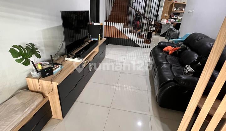 Rumah Minimalis 2 Lantai Full Furnished Siap Huni di Taman Holis Indah 1 Bandung