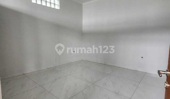 Disewakan Rumah Bangunan Baru Modern Minimalis Siap Huni Lokasi Strategis di Sayap Sudirman Bandun