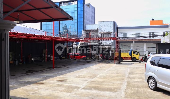 For sale. Kemang. East. Former cafe. Workshop.