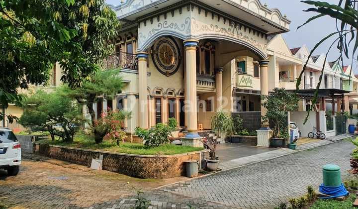 Rumah Hoek 2.5 Lantai di Graha Mutiara Dekat Toll Bekasi Timur
