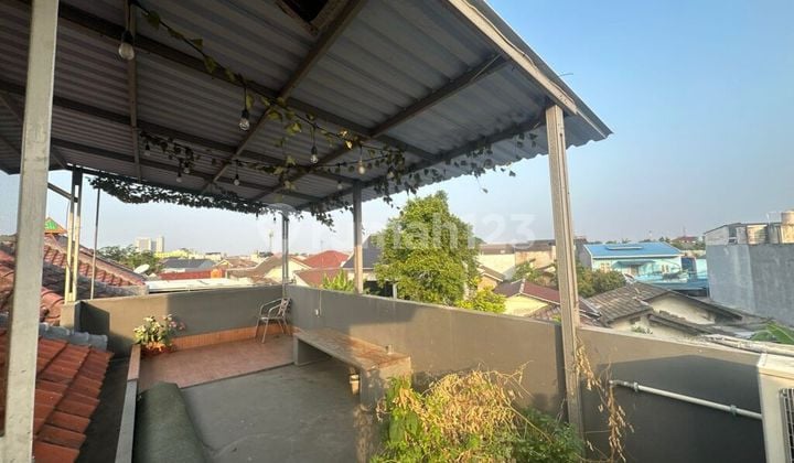 Rumah Luas Furnish Disewakan di Villa Pekayon Dekat Grand Galaxy Bekasi