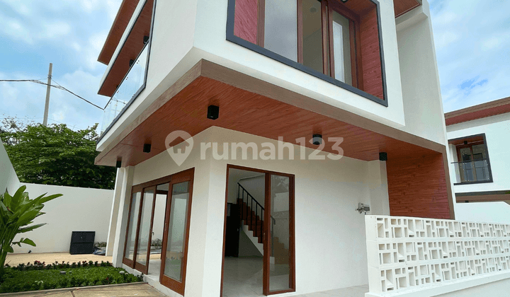 Villa Tropis 2 Lantai, 5 menit ke Beachclub dan 5-Star Resort. Hanya 2 Unit