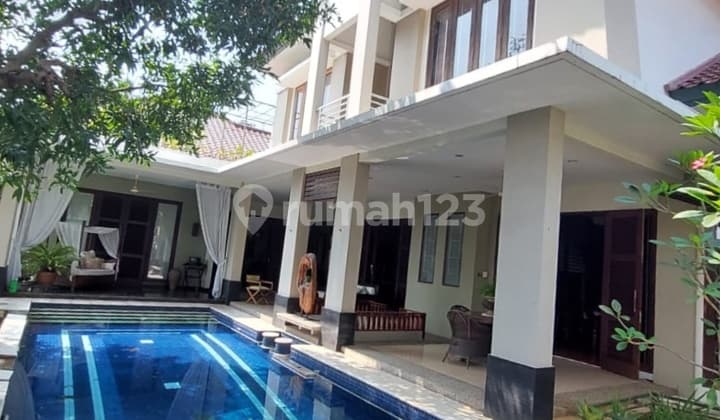 Rumah Lux Bagus Ada Kolam Renang Siap Huni Bebas Banjir Lingkungan Aman