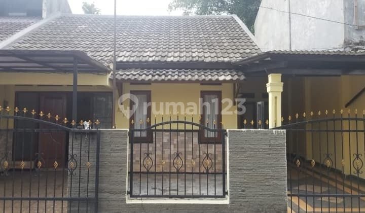 Rumah Asri Siap Huni Dekat dengan Stasiun Pondok Ranji Dekat dengan Tol Dekat Dgn Mall Dekat Dgn Rs Mitra Keluarga Lingkungan Aman Nyaman dan Bebas Banjir
